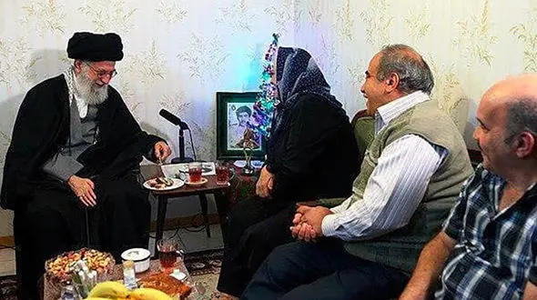 ماجرای میوه‌خوردن رهبر انقلاب در خانه یک مسیحی