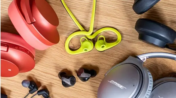 خطرات استفاده مدام از هدفون و هندزفری + اینفوگرافی 