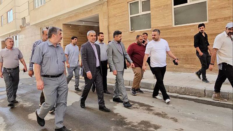 نظارت مقامات دادستانی در پروژه مسکونی حکیم - بازپرس علیخانی و مهاون دادستان و سرپرست دادستان آقای رضا بار
