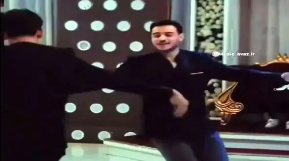 آواز شاد؛ رقص سنگ تموم برادرای داماد به قدری مردونه و جذابه بزرگان مجلس پا شدن براشون