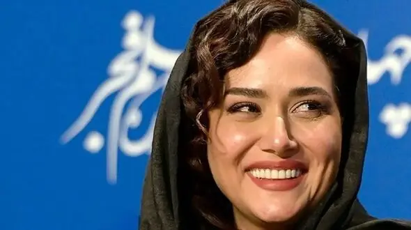 تصویری از کودکی گوگولی پریناز ایزدیار در دوران مدرسه / چهره طبیعی جیران خاتون از بچگی تا حالا!