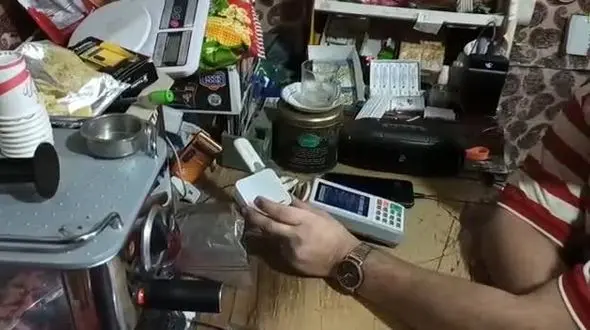 قطع خطوط تلفن یک روستا در لالی چهار ساله شد/فیلم