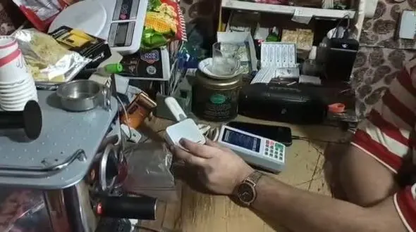 قطع خطوط تلفن یک روستا در لالی چهار ساله شد/فیلم