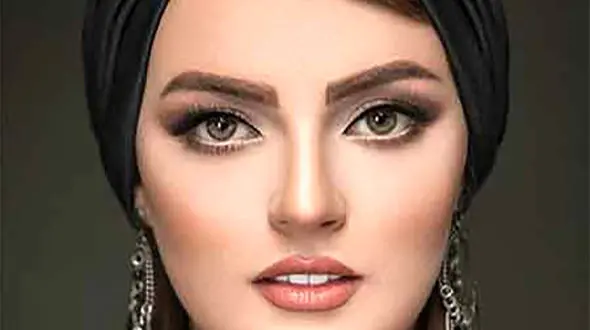 نگاهی به دکوراسیون آشپزخانه نوستالژیک نیلوفر پارسا بازیگر سریال کلینیک رویا/ ز کابینت‌های قدیمی طوسی-سبز و زیربشقابی‌های حصیری تاکتری لعابی