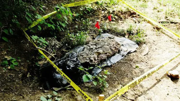 عجیب ترین قبرستان با 70 مرده / اینجا جنازه ها را دفن نمی کنند! +تصاویر (14+)  