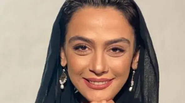 یادگاری خانم بازیگر ایرانی با جمجمه مردگان + عکس