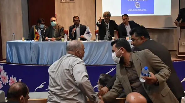 تنش در جلسه صنعتگران با معاون وزیر صمت+ عکس و فیلم