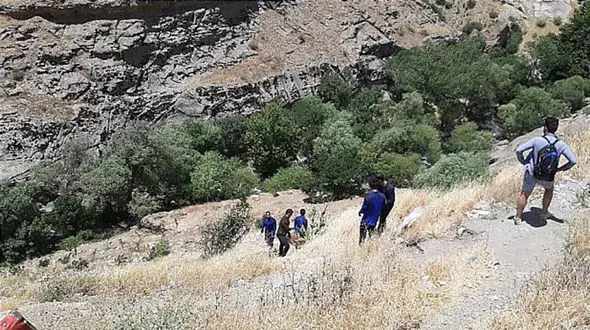 بلای هولناک سر مرد تهرانی در دل دره های مخوف امام زاده داوود + عکس