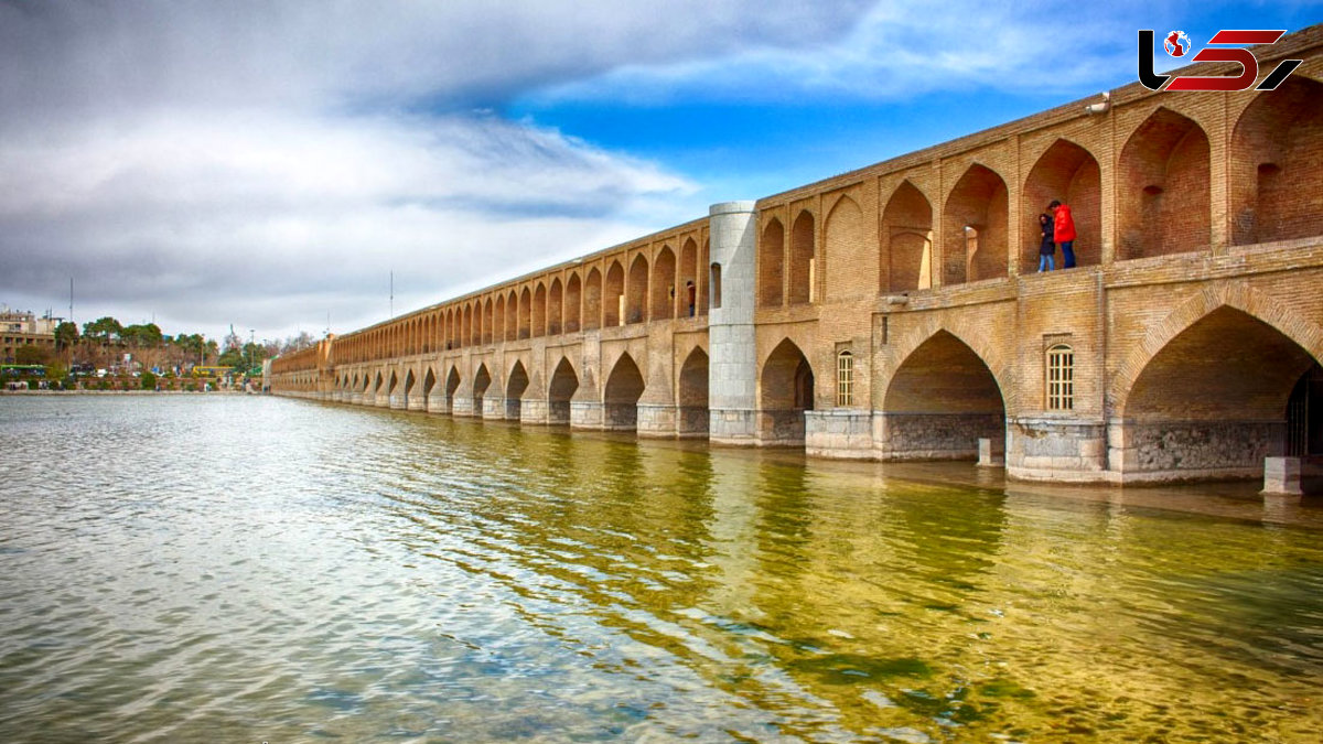 زاینده‌رود باز می‌شود 