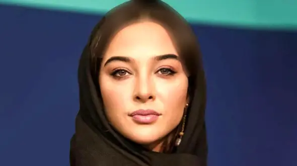 آناهیتا درگاهی با استایل رترو و مینی اسکارف در اکران فیلم / مثل همیشه شیک حتی بعد از طلاق!