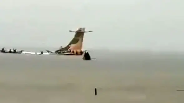 فیلم سقوط وحشتناک هواپیمای مسافربری در دریاچه / آخرین وضعیت مسافران 