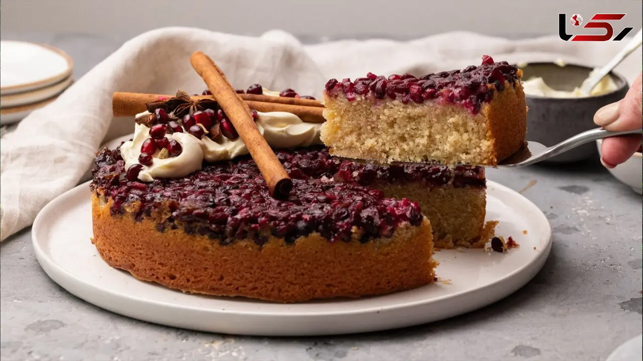 کیک ژله‌ای انار؛ جشن رنگ و طعم زمستان +فیلم