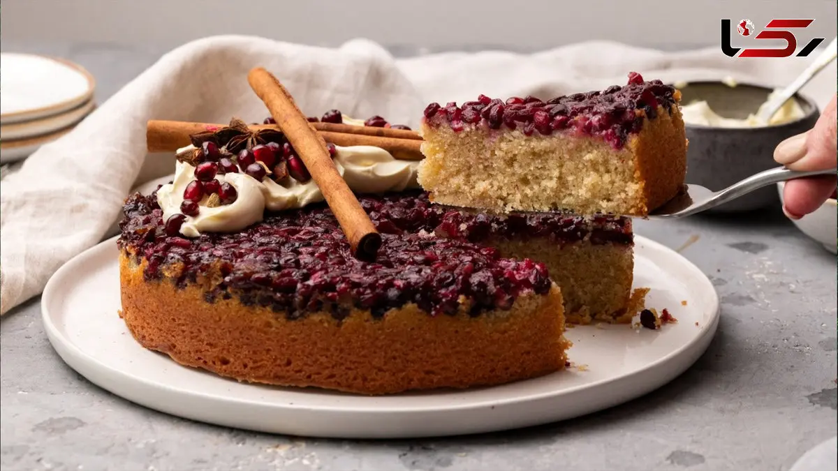 کیک ژله‌ای انار؛ جشن رنگ و طعم زمستان +فیلم
