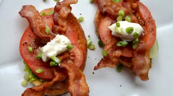 تست فرانسوی با بیکن و عطر پیازچه+طرز تهیه