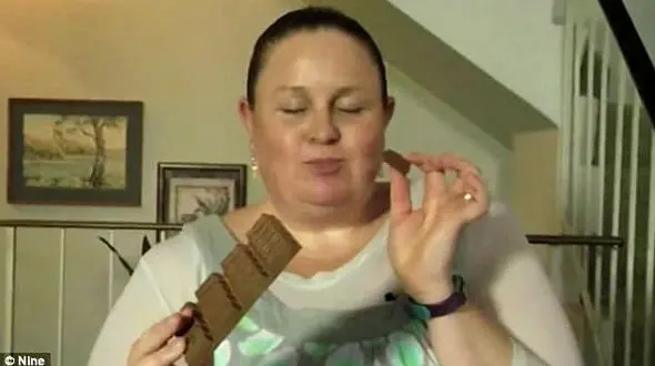 خوردن 6 کیلو شکلات در هفته توسط یک زن جوان + عکس