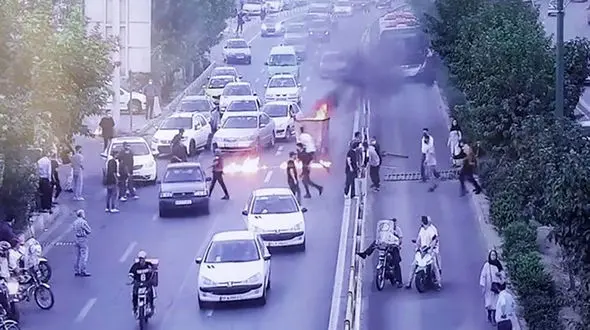 تکرار جنایت منافقین /  ورود مسلحانه اغتشاشگران برای انتقام از مردم / تکلیف نهادهای امنیتی و انتظامی چیست؟