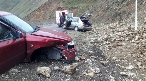 مه غلیط در خلخال فاجعه آفرین شد / پیکر 7 نفر در میان آهن پاره ها+ عکس