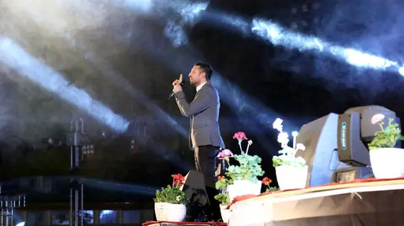 اجرای قطعه خاطره‌انگیز  ایران ایران توسط اشکان خطیبی در جشن خانه سینما +فیلم