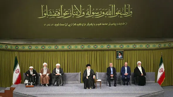 رهبر انقلاب: امت اسلامی می‌ تواند رژیم صهیونیستی را از قلب جامعه اسلامی بردارد