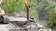تخریب ساخت و سازهای غیرمجاز بستر رودخانه فرحزاد