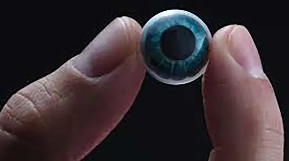 ببینید /  لحظه عجیب خارج کردن ۲۳ لنز از چشم یک زن / تماشای این ویدیو ممکن است برای برخی ناراحت‌کننده باشد