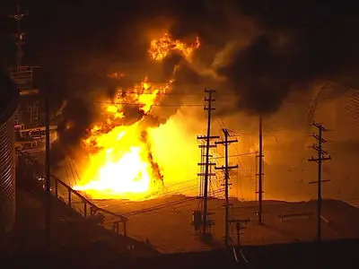 فیلم لحظه انفجار و آتش سوزی در بزرگ ترین پالایشگاه ترکیه