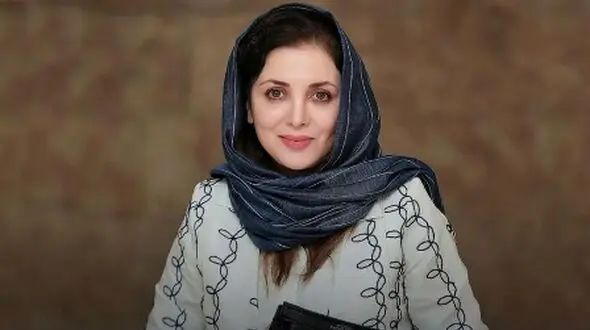 فیلم آوازخوانی رویا میرعلمی بر روی صحنه تئاتر! / این فیلم خانم بازیگر لیسانسه ها پربازدید شد!