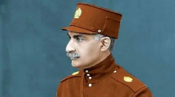 سفر به ایام قدیم سال 1314؛ بازدید رضاخان پهلوی از آزمایشگاه دانشگاه تازه تاسیس تهران