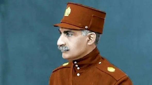 سفر به ایام قدیم سال 1314؛ بازدید رضاخان پهلوی از آزمایشگاه دانشگاه تازه تاسیس تهران