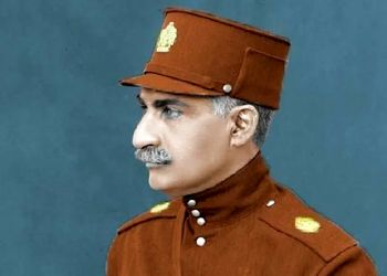 سفر به ایام قدیم سال 1314؛ بازدید رضاخان پهلوی از آزمایشگاه دانشگاه تازه تاسیس تهران