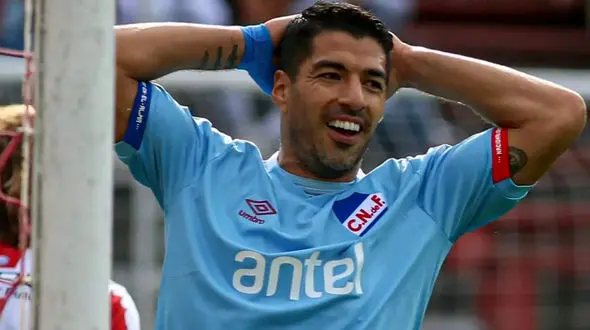 فیلم صحنه خودکشی یک مرد و نجاتش توسط فوتبالیست سرشناس 