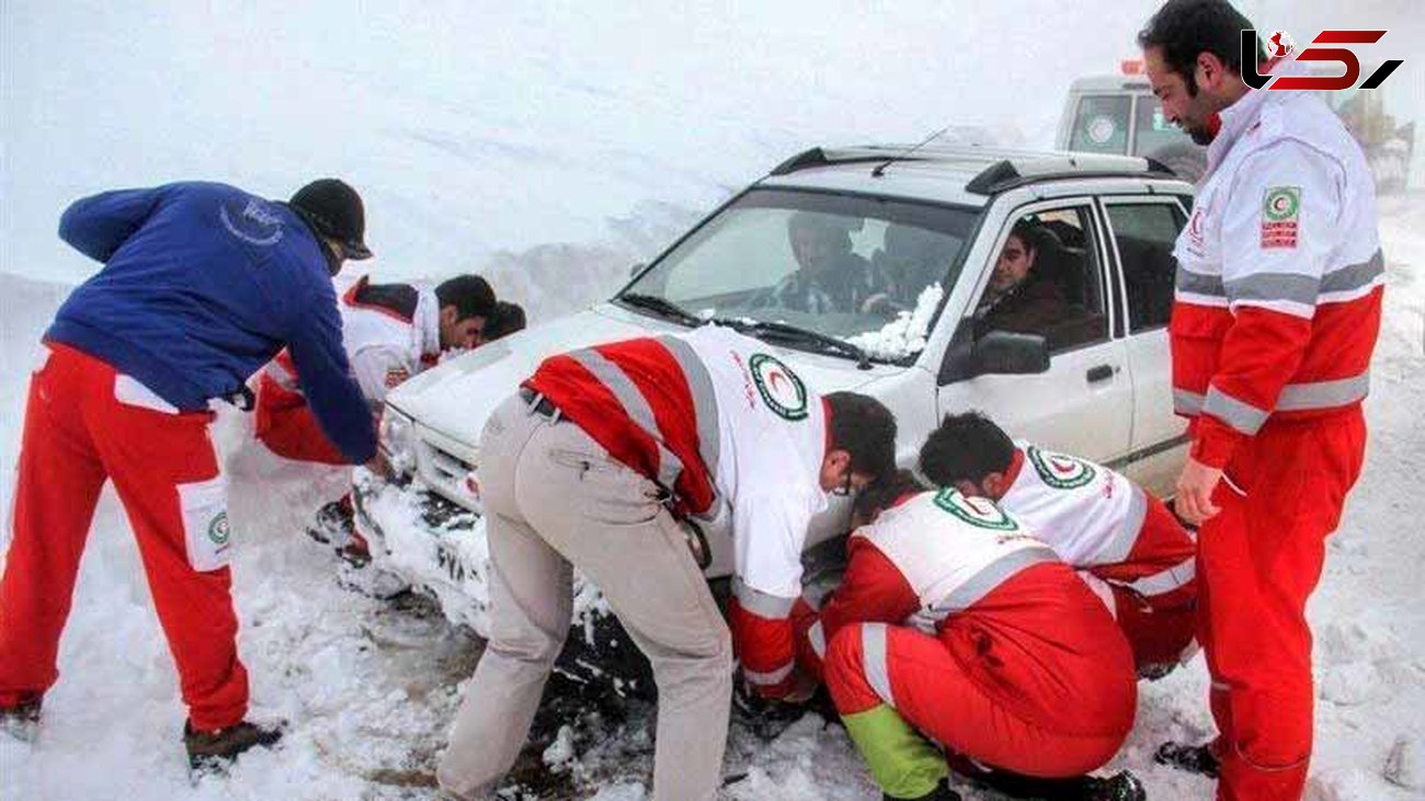 نجات 300 مسافر گرفتار در کولاک و برف در دلفان