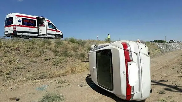 مرگ تلخ 2 مرد در آزرای واژگون شده / در جاده لامرد رخ داد