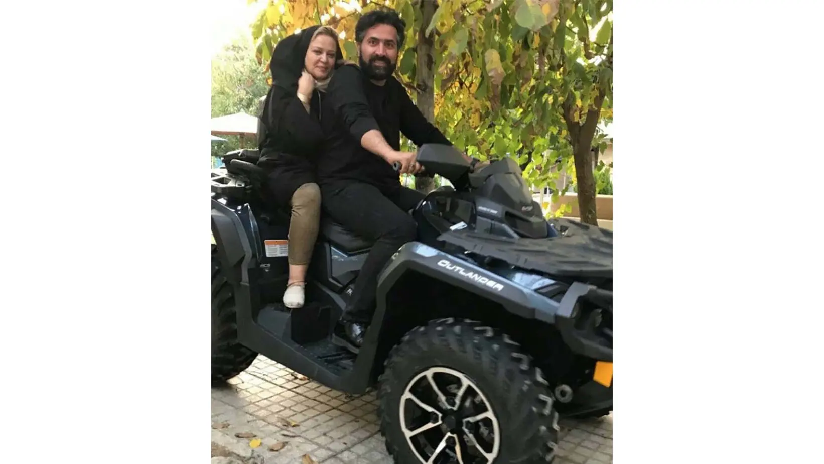 موتورسواری بهاره رهنما به همراه همسرش