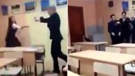 کتک خوردن شدید دانش آموز دختر در کلاس درس!  + فیلم