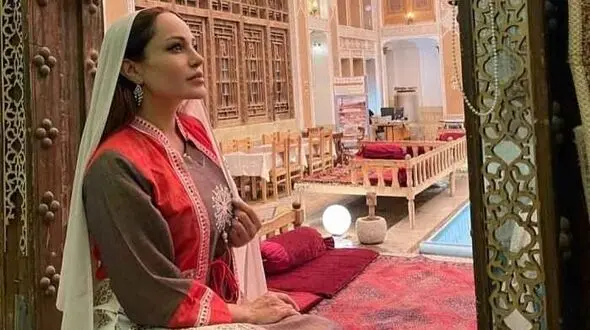 بدل آنجلینا جولی خواننده شد + فیلم