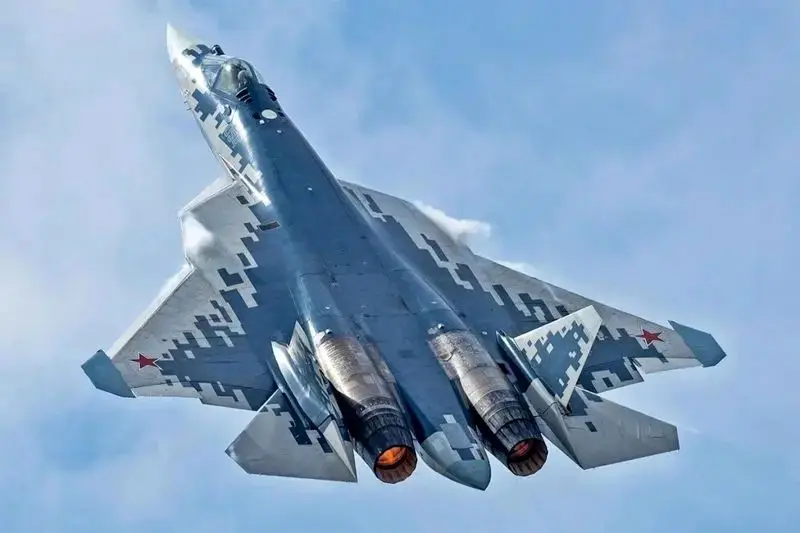 جنگنده روسی - جنگنده سوخو Su-57 (که ناتو آن را با نام رمز Felon میشناسد)