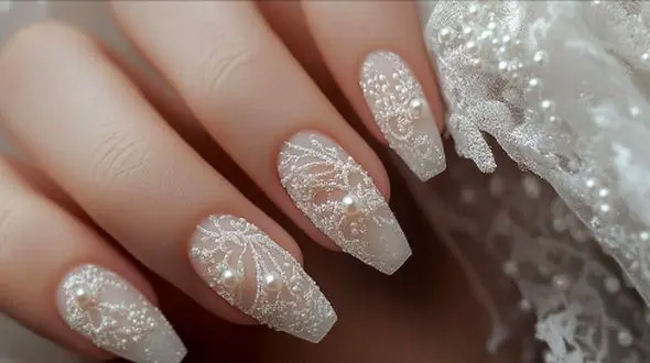 دیزاین ناخن عروس 1404 / جذاب‌ ترین مدل‌ ها برای یک روز به یادماندنی