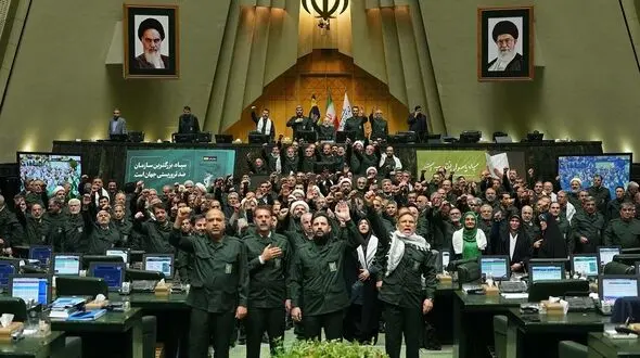 اعلام حمایت و تبعیت نمایندگان مجلس از رهبر معظم انقلاب اسلامی