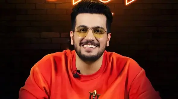 فیلم / احترام بی‌پایان امیرحسین قیاسی به ایرج طهماسب؛ حتی میان انتقادها ...