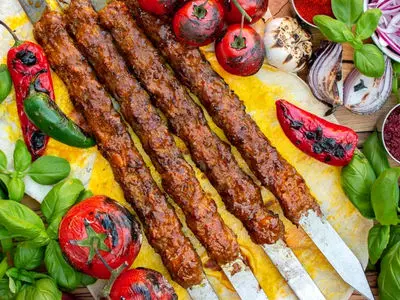 طالع بینی با بوها؛ بوی موردعلاقه شما چه چیزهایی درباره شخصیت‌تان می‌گوید؟ / از بوی کباب تا بوی نوزاد