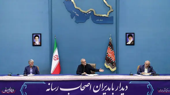 نباید به افرادی که در دهک‌های 8 ، 9 ، 10 قرار دارند یارانه بنزین تعلق بگیرد