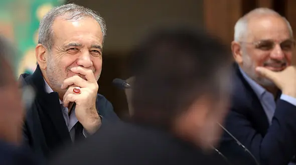 سفر پرچالش پزشکیان به تبریز؛ بنزین آب‌ دار و تاکسی به جای خودرو رسمی!