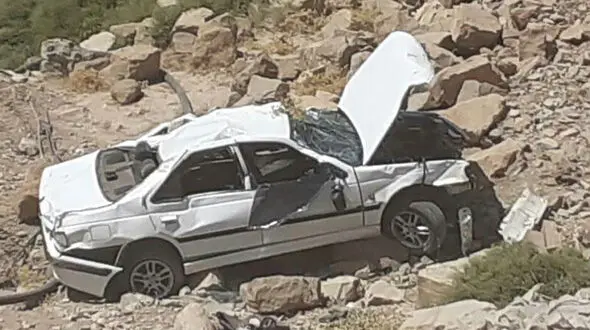 نجات معجزه‌ آسای دختر جوان پس از سقوط خودرو از روی پل