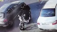 فیلم لحظه سرقت خشن گوشواره در مشهد/ فریادهای دردناک زن مشهدی پس از کشیدن گوشواره از گوشش