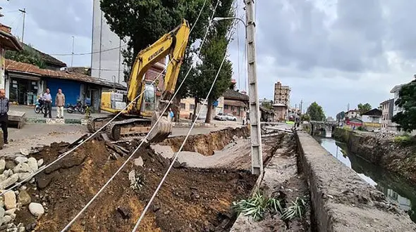 زمین در لنگرود حرکت کرد + عکس ها