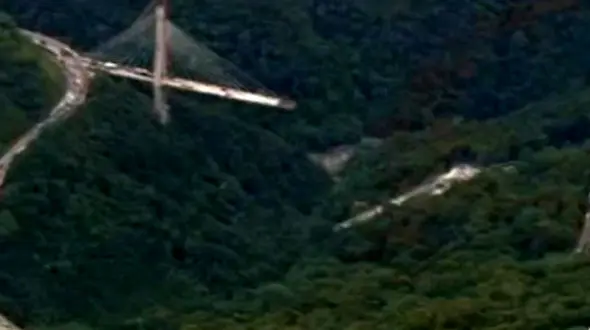 لحظه ریزش مرگبار یک پُل درکلمبیا با  ۹ کشته + فیلم