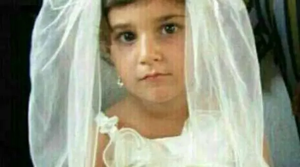 جزئیات ماجرای مسمومیت ۲ دانش‌آموز بابلی/ استفاده از کود شیمیایی برای درمان شپش سر بچه ها +عکس دخترفوت شده