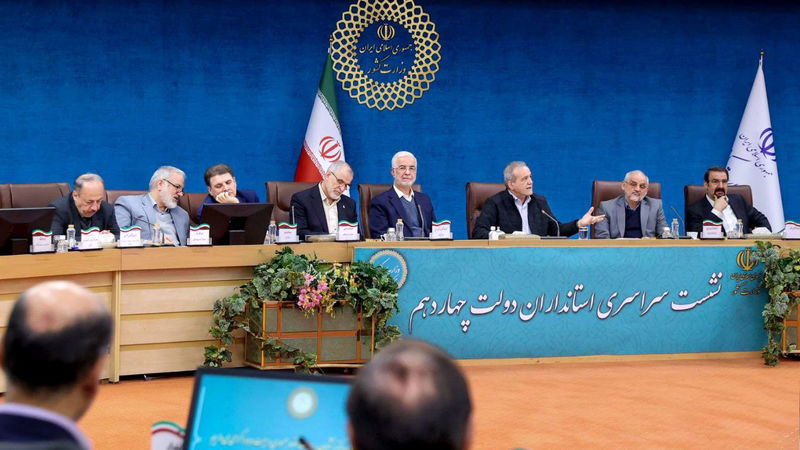  اسکندر مومنی وزیر کشور، امروز( شنبه ۱۱ اسفند ۱۴۰۳ ) در پنجمین نشست استانداران سراسر کشور در دولت چهاردهم که با حضور مسعود پزشکیان رئیس جمهور و هیات همراه در وزارت کشور برگزار شد