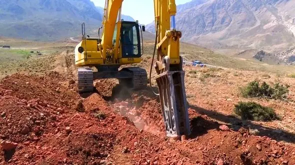 تامین پایدار آب شهر زاینده رود با احداث مخزن و خطوط انتقال جدید